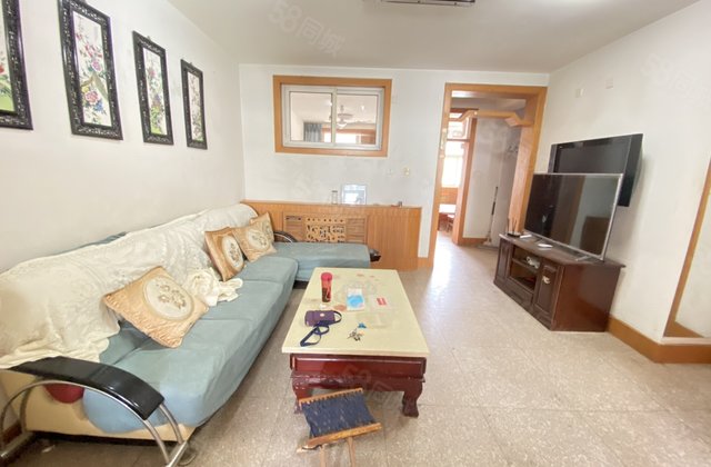 57.5万，六中，人民公园，育新家园，中层，停车很方便，急售