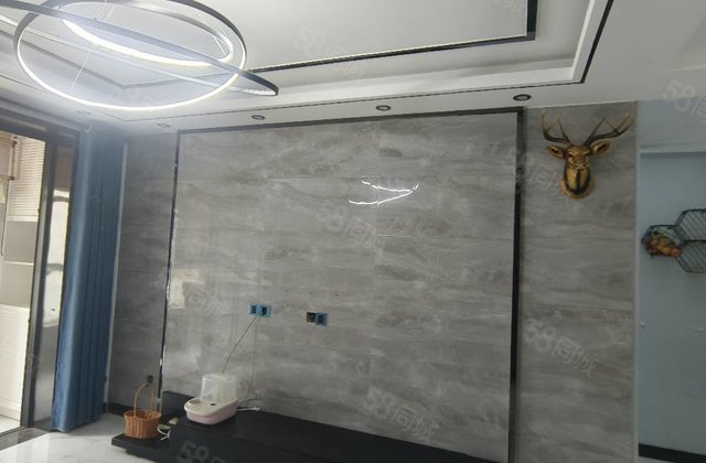 房，电梯好楼层，三室，送车位和储藏室