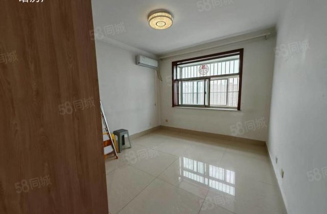 实验阳光，商品月亮湾A区，115平90万，送车位东边户