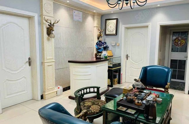 低价出售领秀城 市中心高楼层采光充足 出行方便 正规商品房