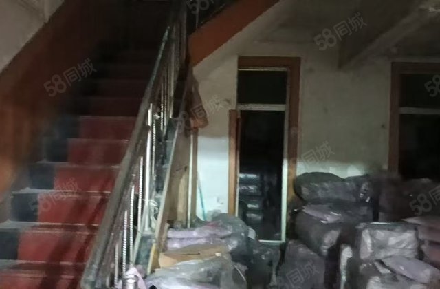 城里村住房3室2厅216㎡100万二手房图片