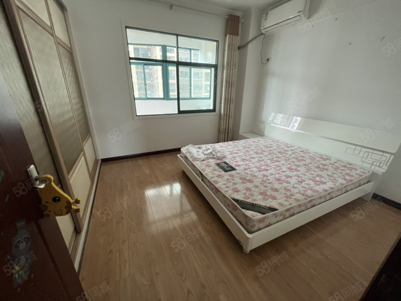文松花园4室2厅2卫150.25㎡南北55.8万