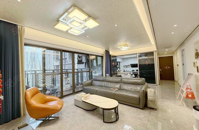 万科皇马郦宫4室2厅142.52㎡385万二手房图片