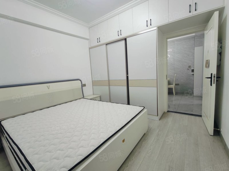 佳和颐景3室2厅2卫126㎡南北41万