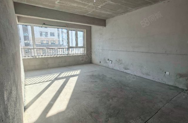 鸿泰家园4室2厅151.74㎡117万二手房图片