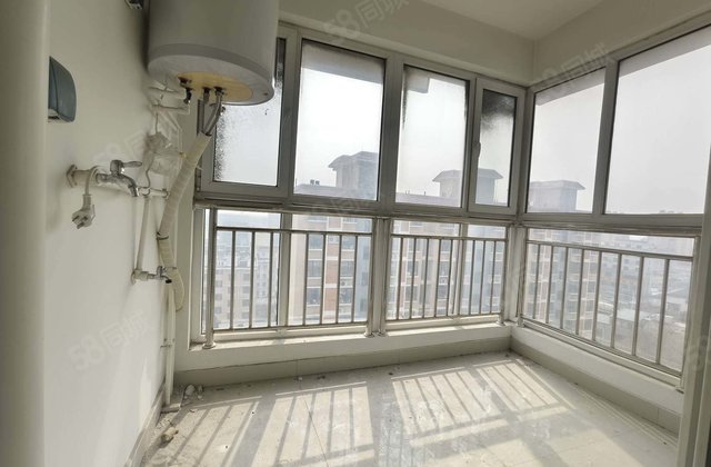 齐鲁君悦华庭 水岸新城嘉华苑南北通透 小三居 商品有电梯