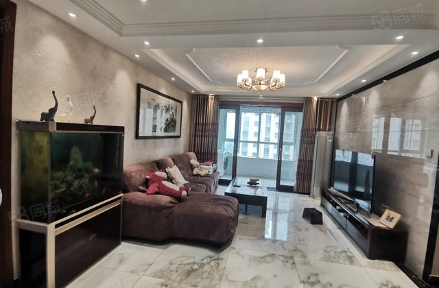 四叶草 大润发公园旁中央丽都精装修四室东边户免大税带车位带储