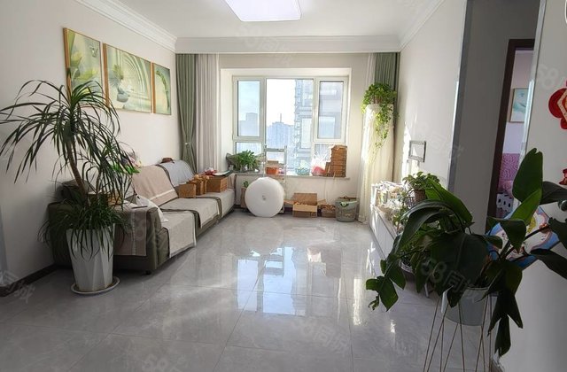 新出水城印象西边户，三室两厅，带储藏室随时看房。