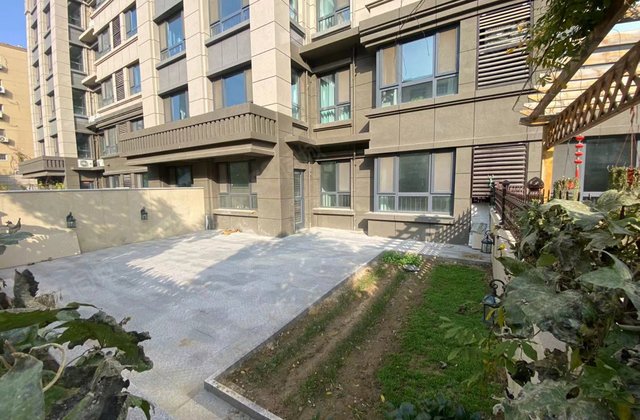 东昌东 清水湾 一楼带院 新房未住 送双车位 储藏室 免大税