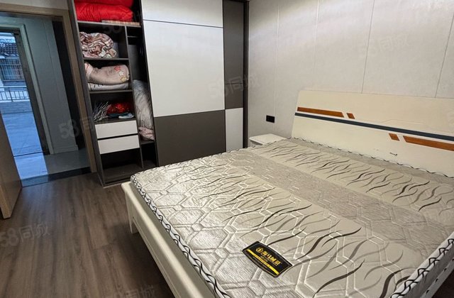 雨露家园东区7室2厅236㎡70万二手房图片