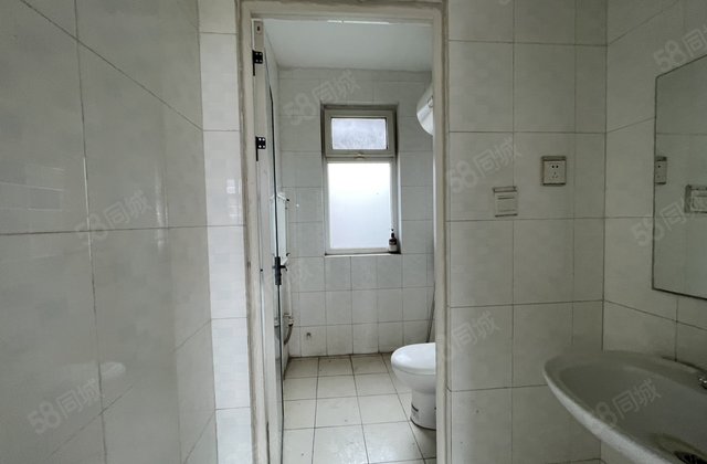 房源真实存在新城邦一期 商品房 送车位储藏室，高楼层视野好