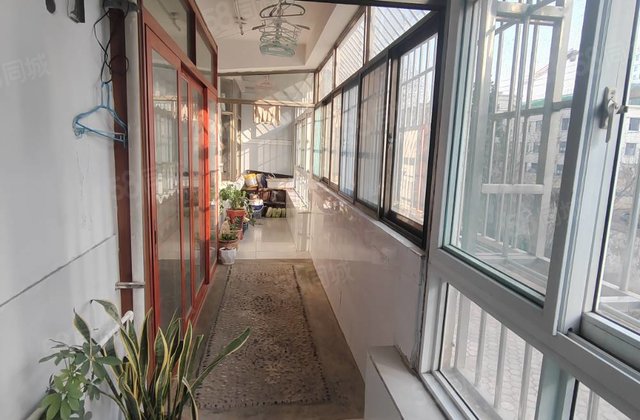 闸口新时代广场 3叶草户型 多层的 一楼 小区停车方便
