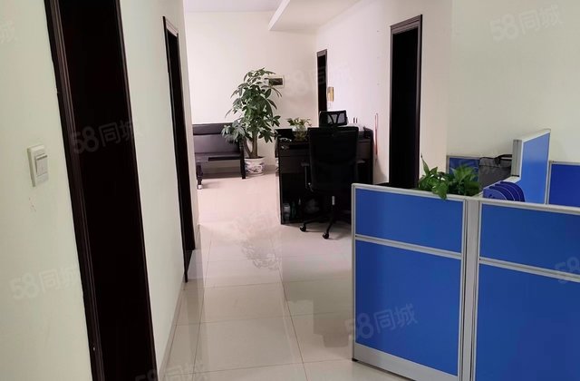 财富广场3室1厅120㎡178万二手房图片