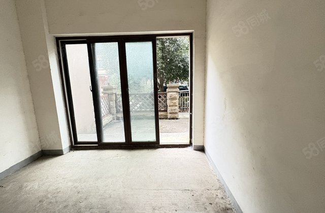 中铁龙盘湖世纪山水(公寓住宅)5室2厅154.53㎡105万二手房图片