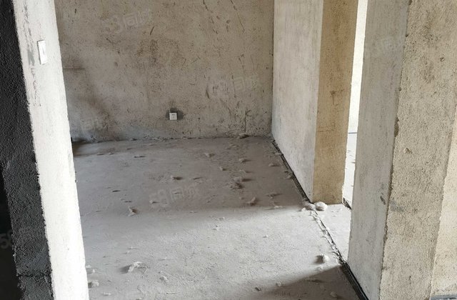 海派西尼4室2厅121㎡18万二手房图片