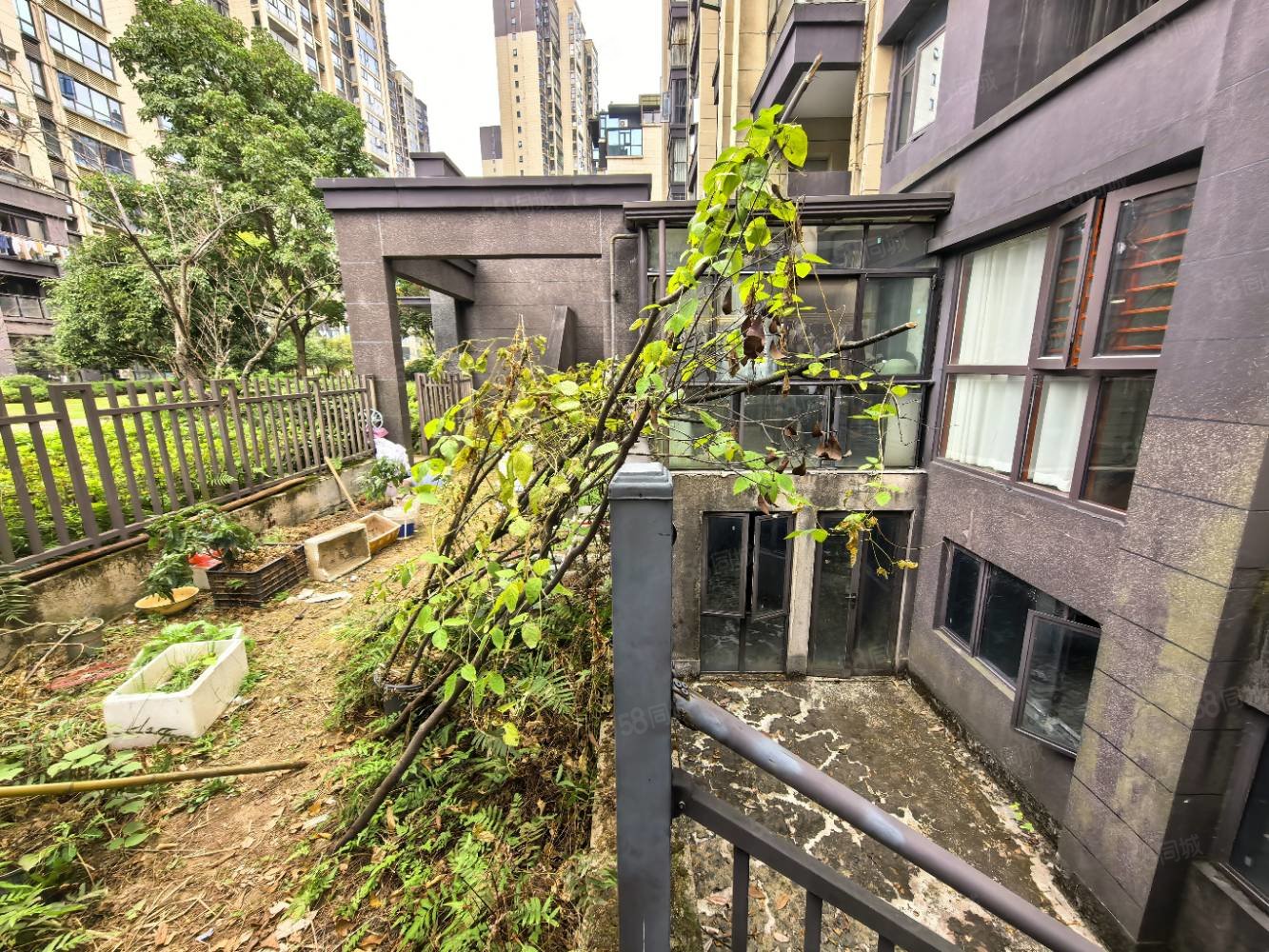 港中旅公元7室3厅2卫300㎡南北175万