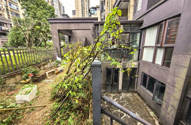 港中旅公元7室3厅2卫300㎡南北175万