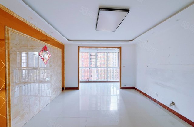 二中旁 三室两卫 三叶草户型   楼层 送车位储藏室免大税