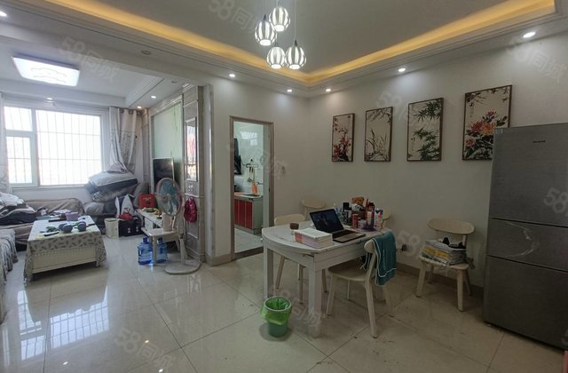 金泉家园 15年新房精装全明可做三室 停车购物方便 随时看房