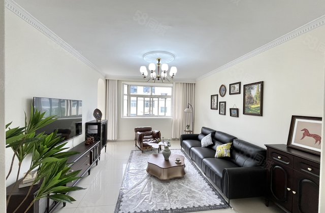 凤凰新城精装大三室！带家具家电拎包入住！双阳台免大税可看房！