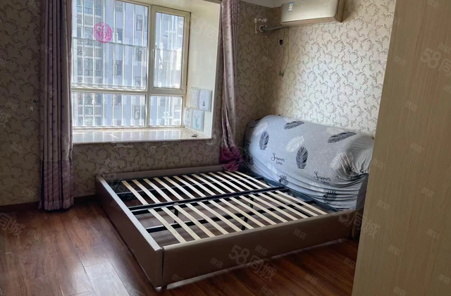 阳光      月亮湾B区110平三室二厅精装送储证过五年