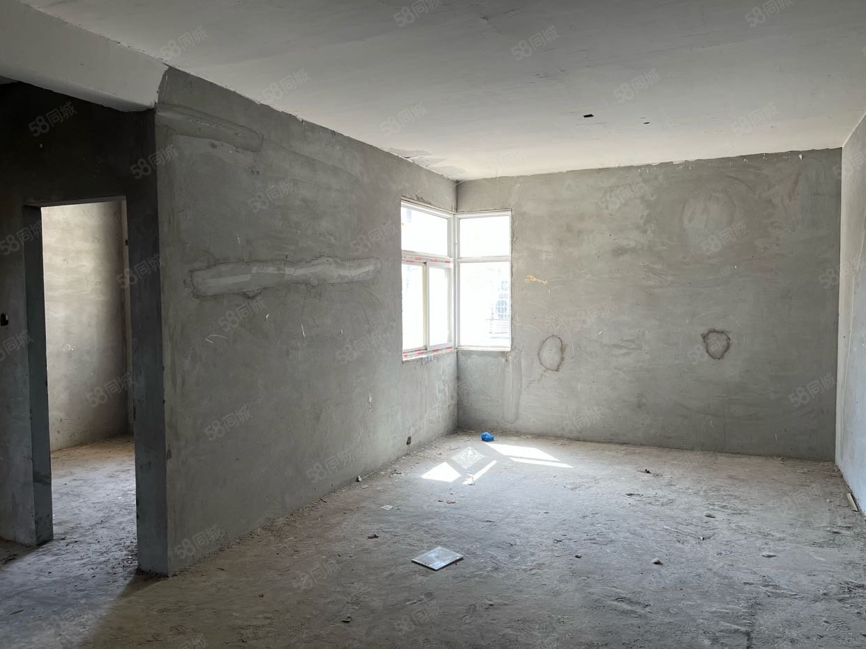 海德公园3室2厅1卫106㎡南北43.8万