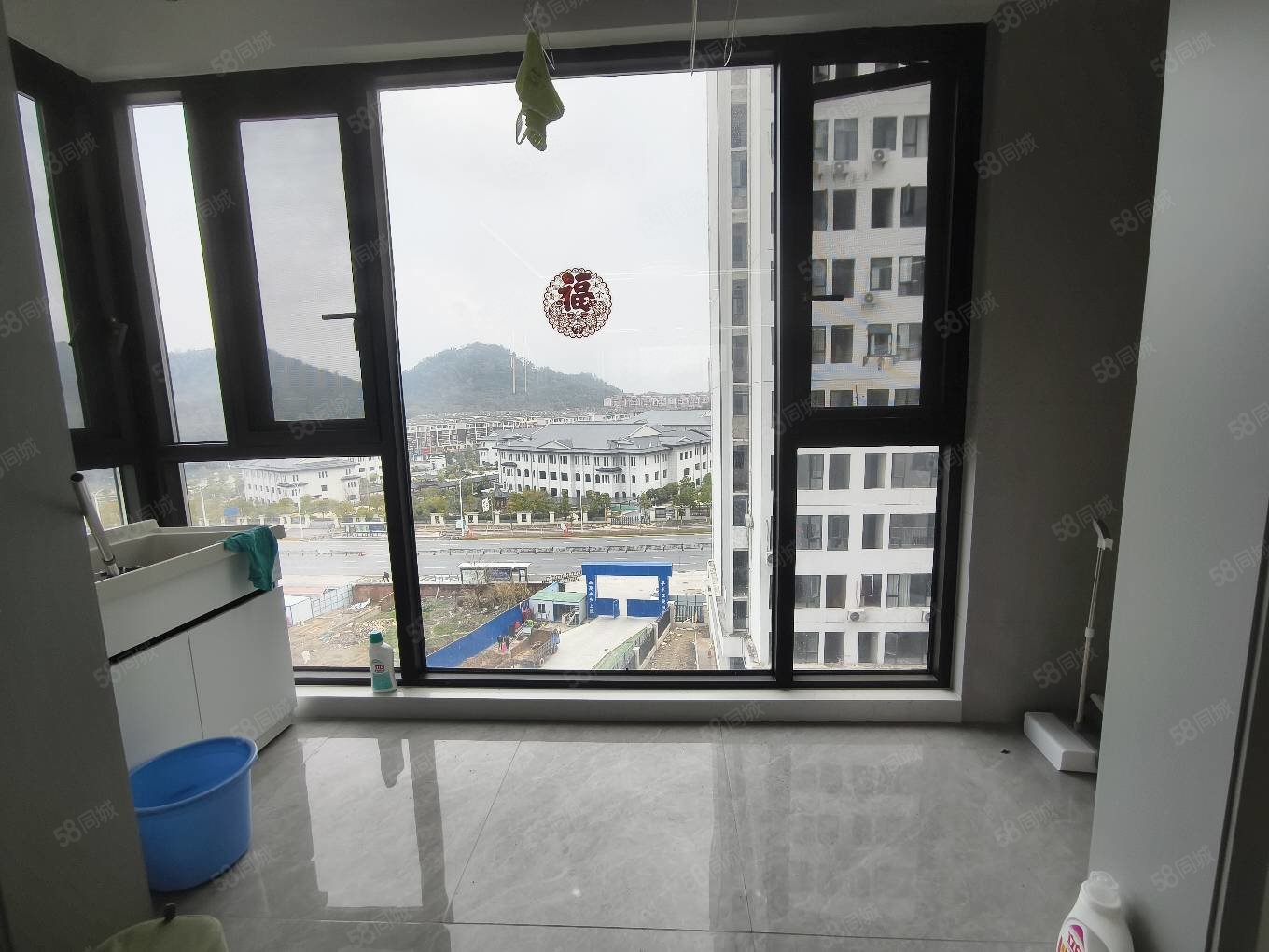 德和沁园4室2厅2卫139㎡南北130万