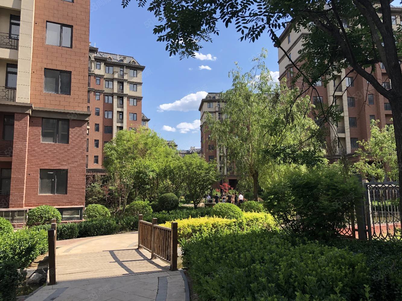 九里香堤3室2厅1卫97㎡南北190万