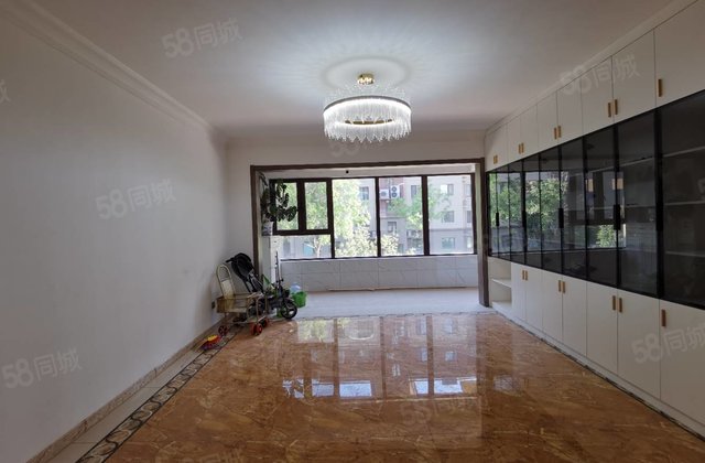 国岳府 四叶草 电梯洋房 送车位 免大税 精装修