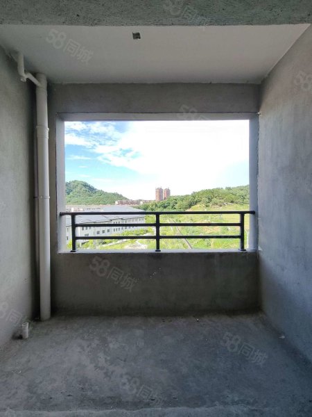 德和沁园2室2厅1卫73㎡南北51.6万