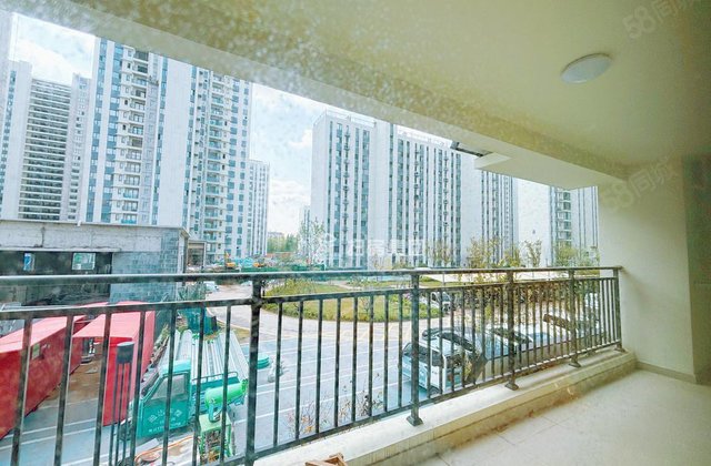 七中东临，云麓九里，三室两厅两卫，精装未住