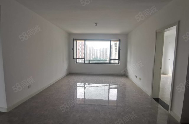 开发区百合新城三期 元宝户型三室两厅免大税带车位带储有钥匙