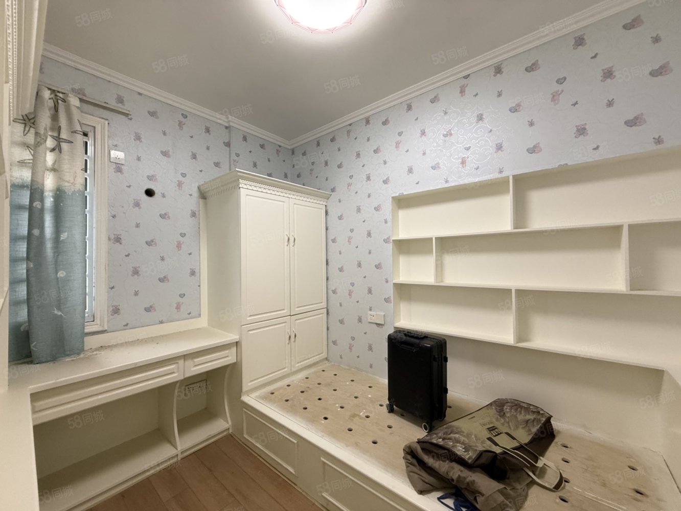 奥林清华3室2厅1卫111㎡南北52万