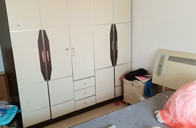 新纺苑小区交通便捷高楼层视野无遮挡 小三房商业配套成熟送家具