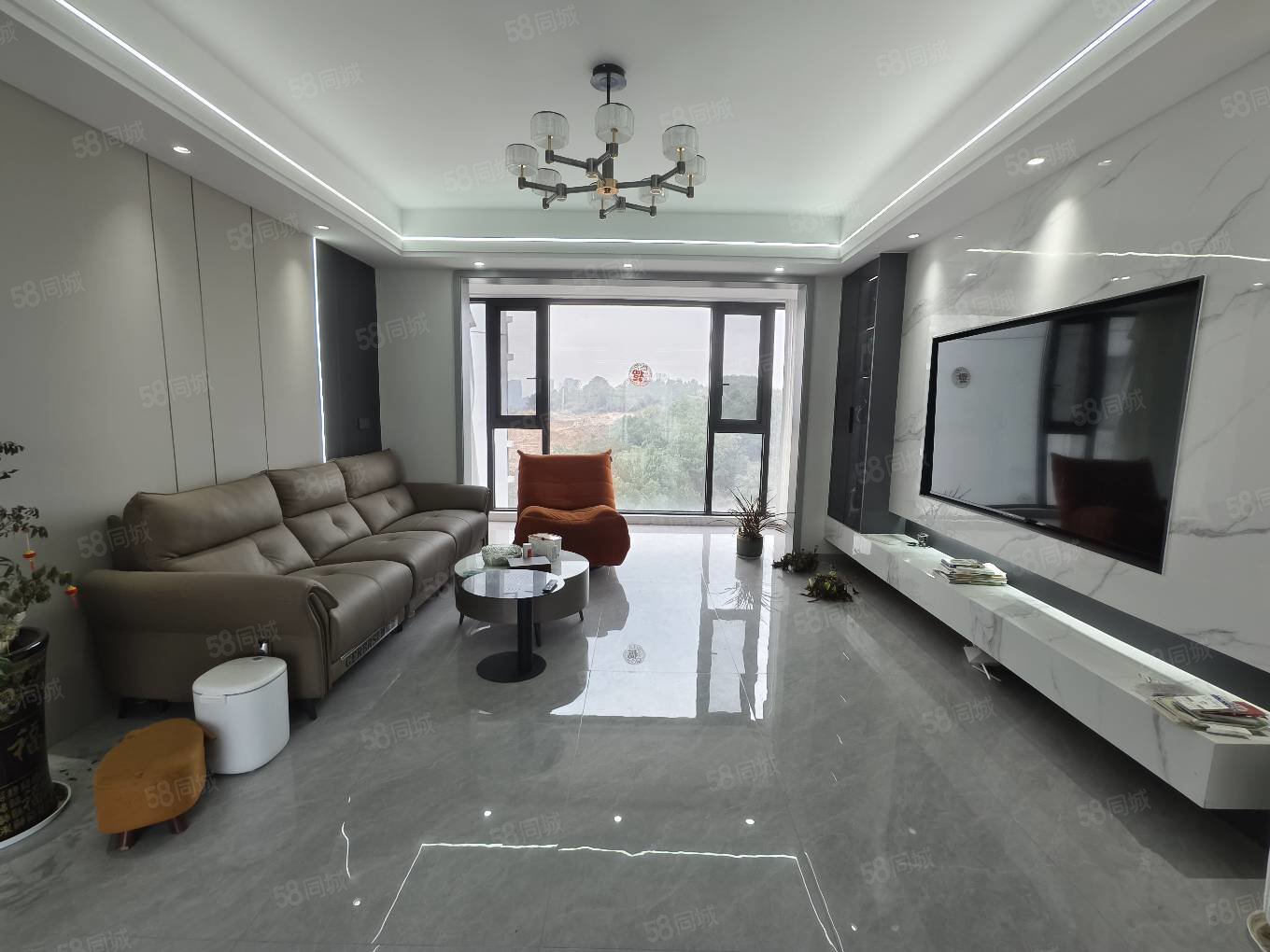 德和沁园4室2厅2卫139㎡南北130万