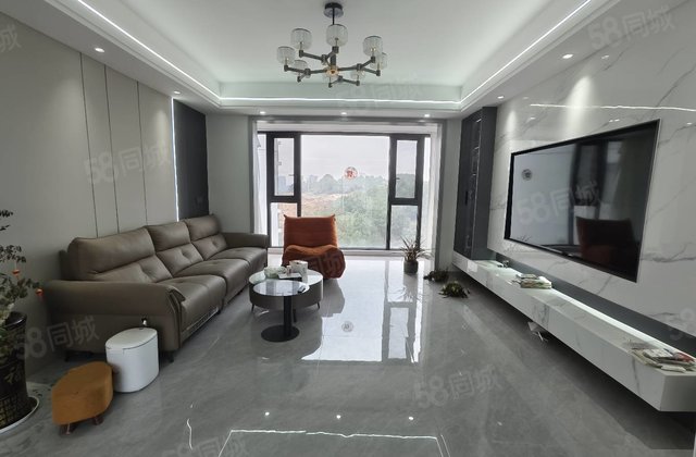 德和沁园4室2厅2卫139㎡南北130万