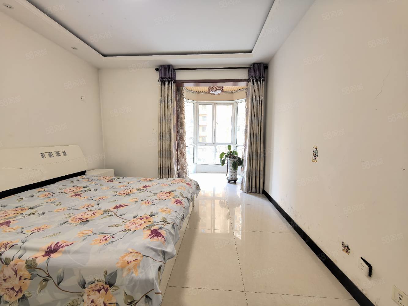 塞维利亚3室2厅2卫138㎡南北165万