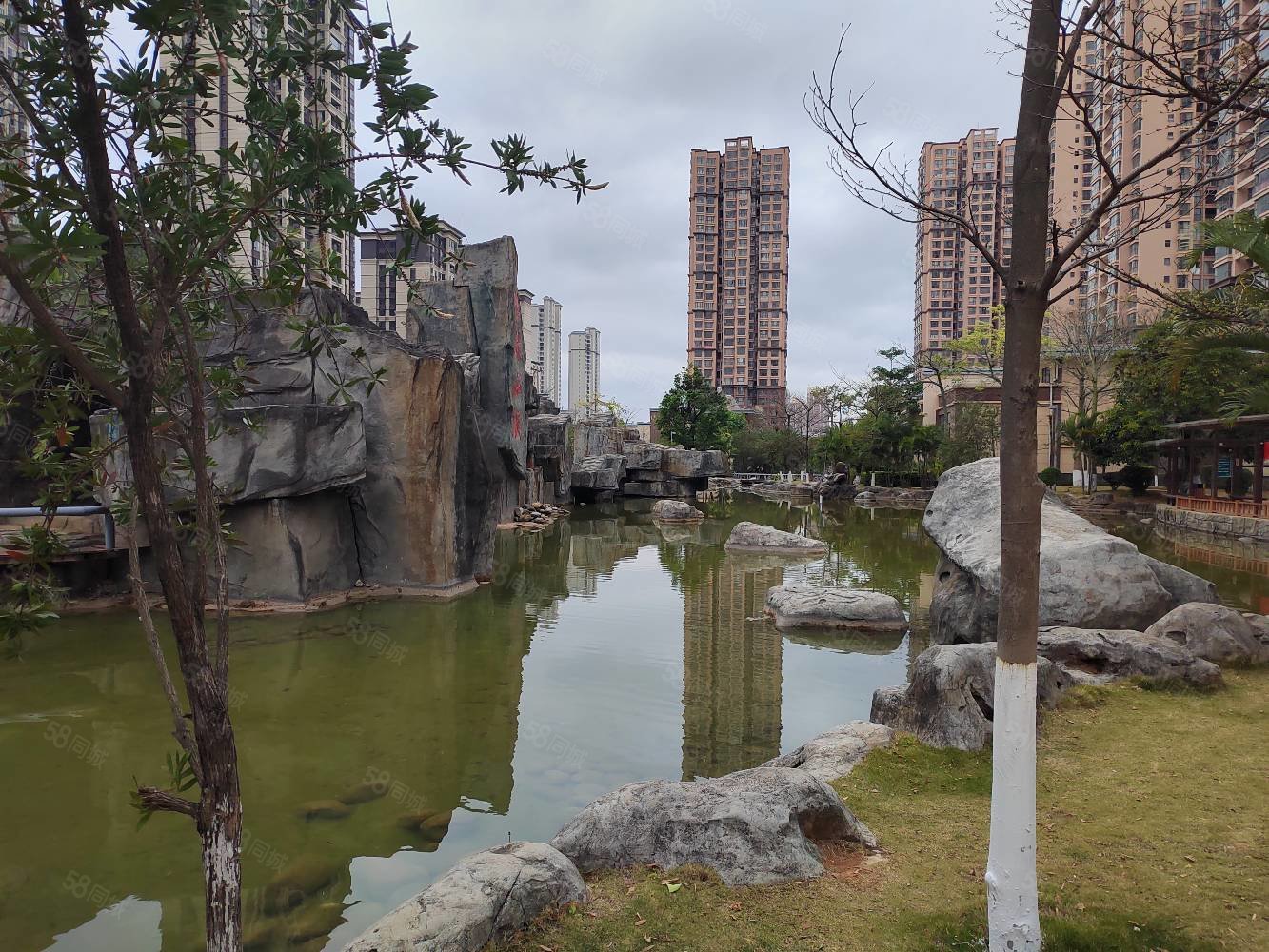 明月石溪4室2厅2卫145㎡东北61万