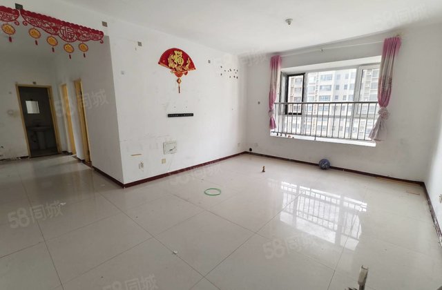 昌润莲城旁单价5千多滨河实验东苑一墙之隔，中间楼层