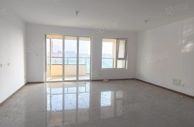 急售，水城印象小高层，三叶草户型超大客厅，带车位地下室。