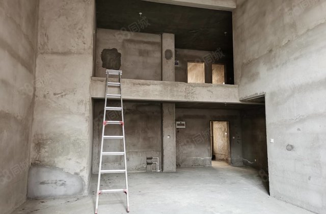 安彩嘉园二期7室3厅336.6㎡122万二手房图片