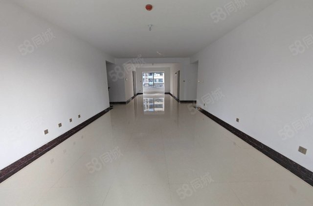 新一中，大平层，三叶草户型，送车位储藏室南北通透，急售急售！