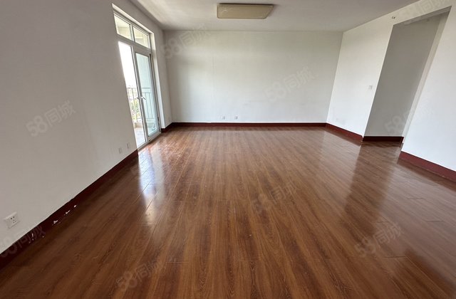 南北通透 带电梯 小三房 房龄新 近医院 商品住宅 诚心出售