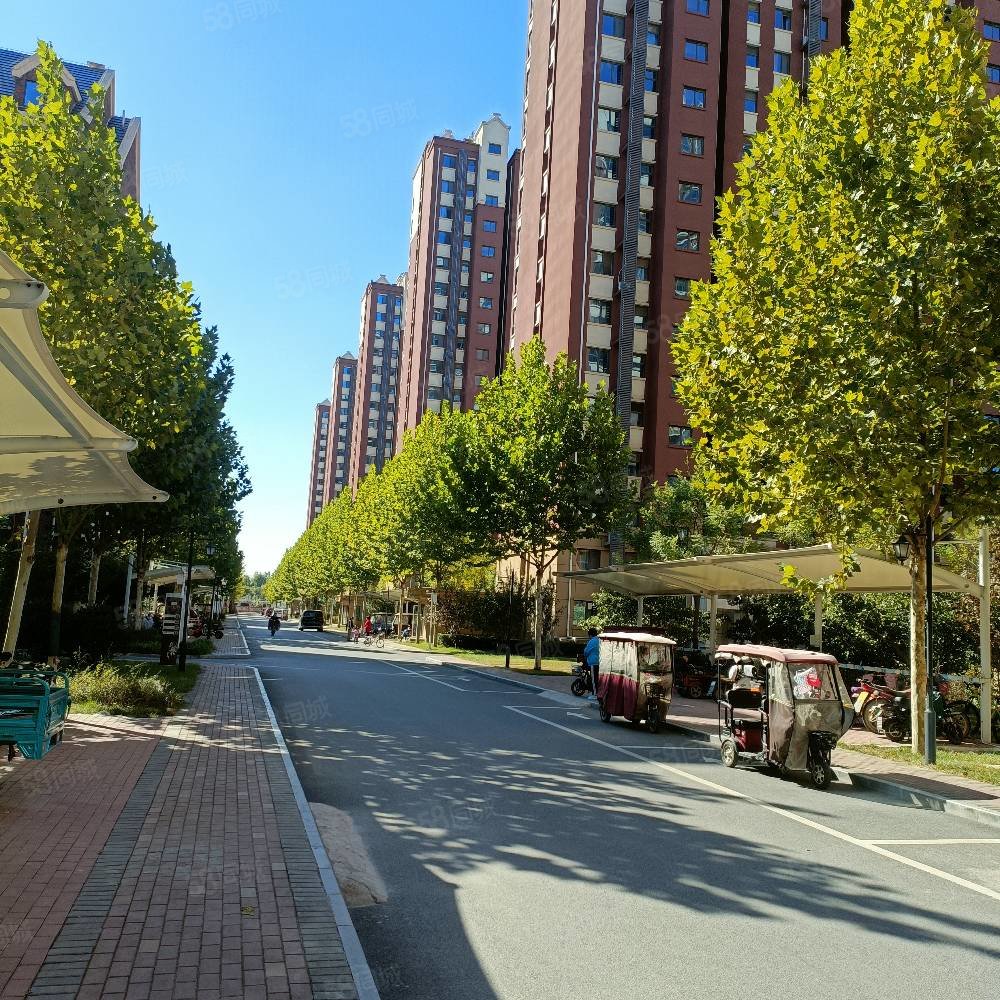 英伦名郡3室2厅2卫180㎡南北132万