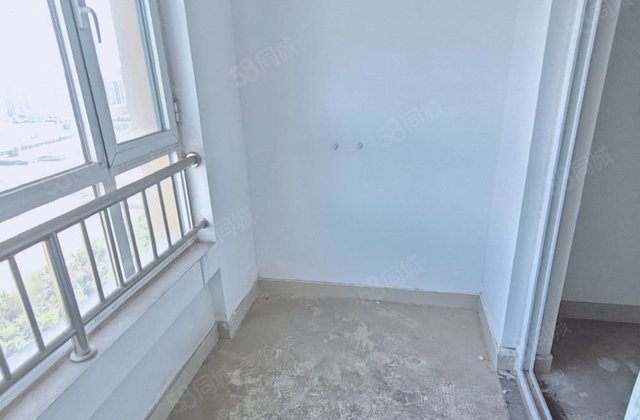 城市领秀南邻，正规两室全明户型！送车位储藏室。全款一手手续