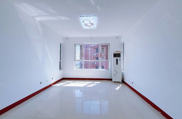 香江北实验  东边户 尚东新城邦南区  刚需小三居全明户型