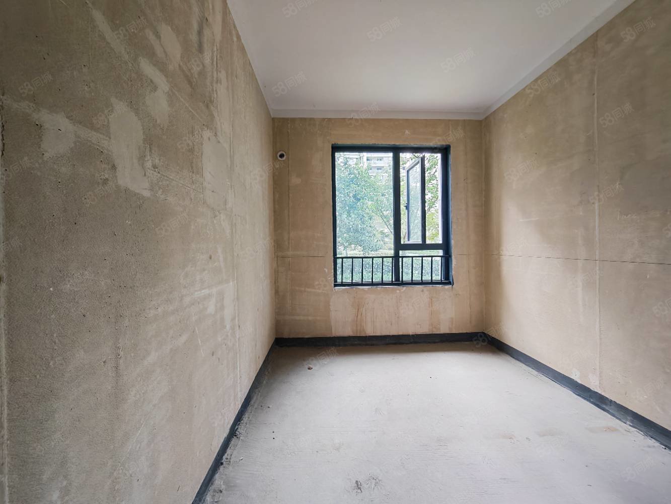 大家十里桃源桂语里4室2厅2卫131㎡南北110万