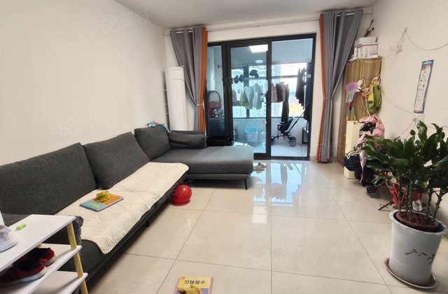 万达附近 江南里 精装三室  送车位储 南北通透 随时看房！