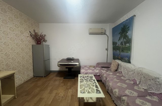 人民公园旁 慧德中学 东昌路   带大储藏室 采光好 有钥匙