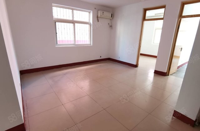 七中附近 孝心一楼 地暖三室 停车方便随时看房